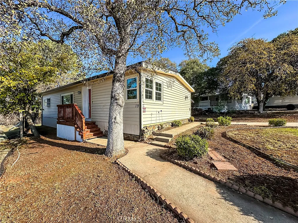 19 Tarn Cir photo 1