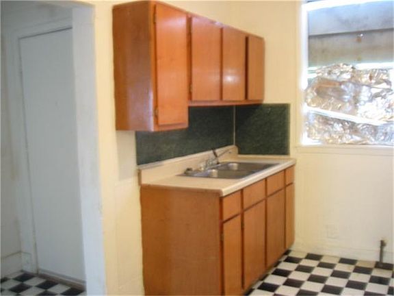 5th image of 1318 32nd St