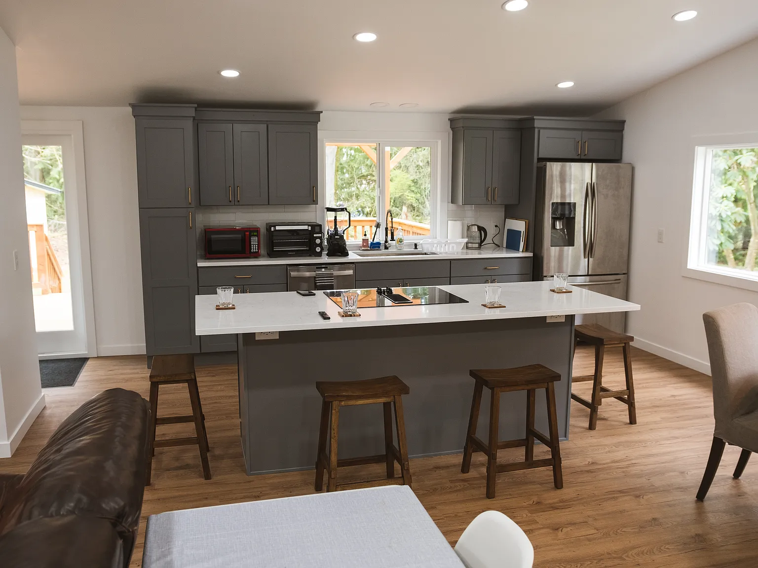 3 bed, 1900 sqft, $3,990 — Photo 3