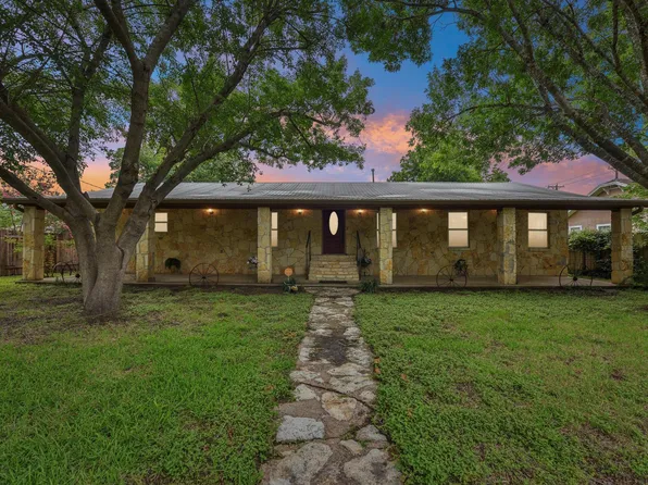 205 N Avenue E, Elgin, TX 78621
