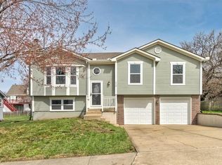 210 W Calico Dr, Raymore, MO 64083
