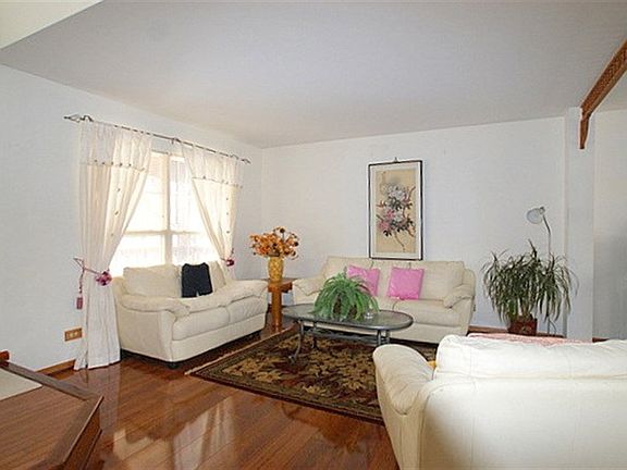 3rd image of 2408 N Old Pond Ln