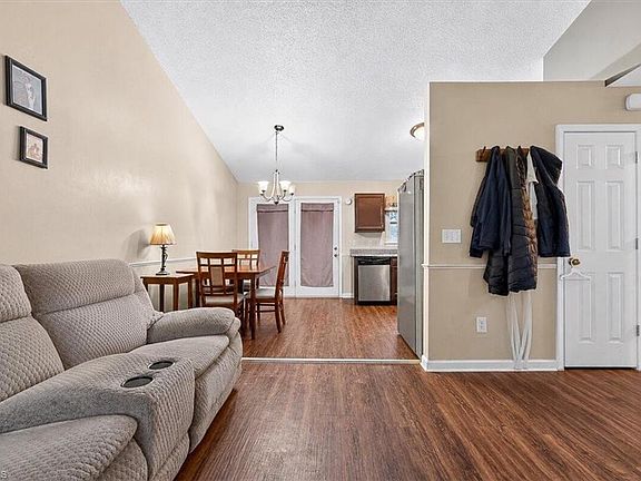 4th image of 4313 Maybrook Dr