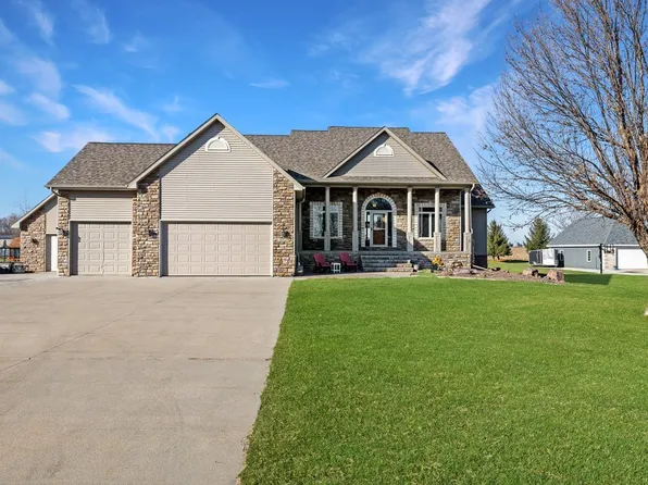 10734 NW 107th St, Granger, IA 50109