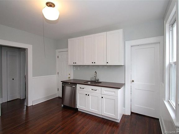 3rd image of 44 Newton St