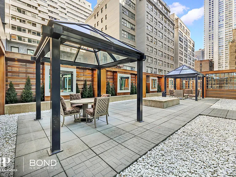 207 E 57th St #21B — Photo 17