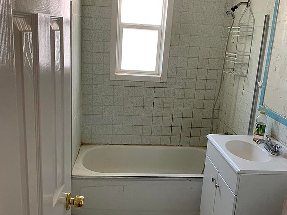 5th image of 228 Cherry St