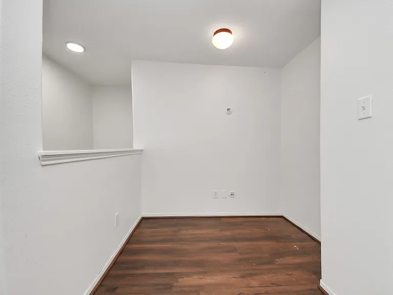 5922 Hollister Cole — Photo 25