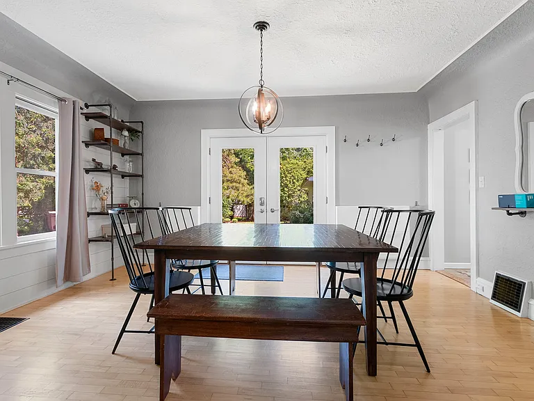 1338 W 8th St — Photo 34