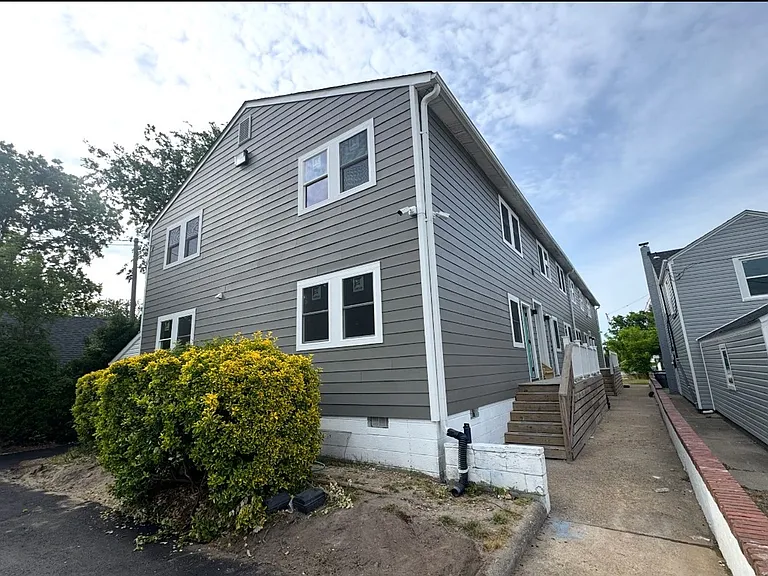 1125 Little Bay Ave — Photo 9