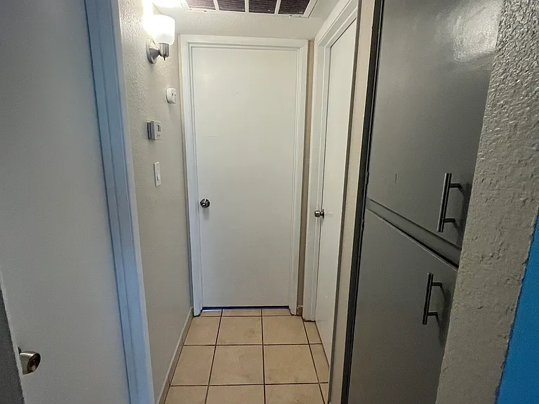 405 E Locust St #5 — Photo 12
