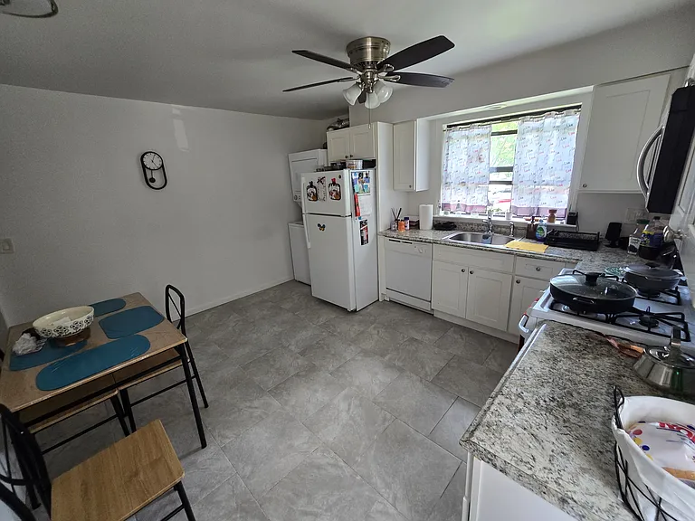 315 Delaware Ave #A — Photo 3