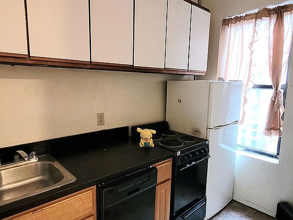 3rd image of 330 E 19th St APT 1C