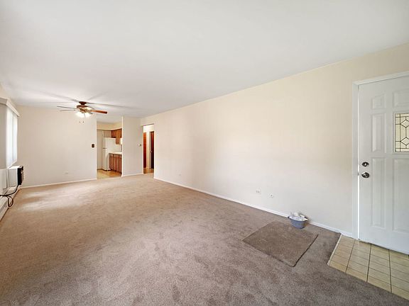 5th image of 212 Collen Dr APT 121