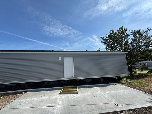 2nd image of 2001 Holly Ave Trailer 62