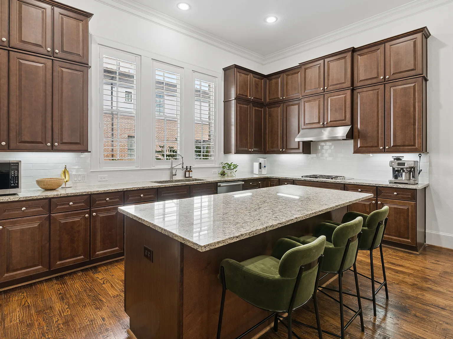 3 bed, 3.5 bath, 2307 sqft, $4,950 — Photo 4