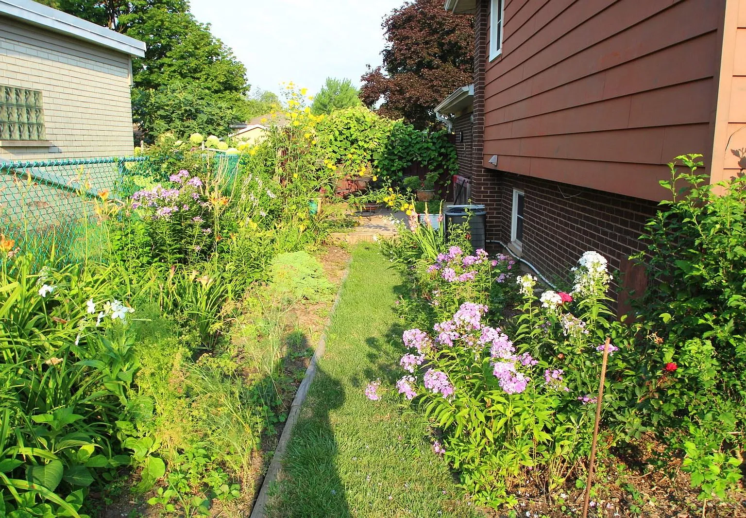 613 N Howard Ave — Photo 1