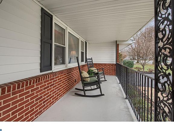 2nd image of 125 Oldbury Dr