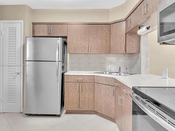 3rd image of 1450 NE 191st St APT 204