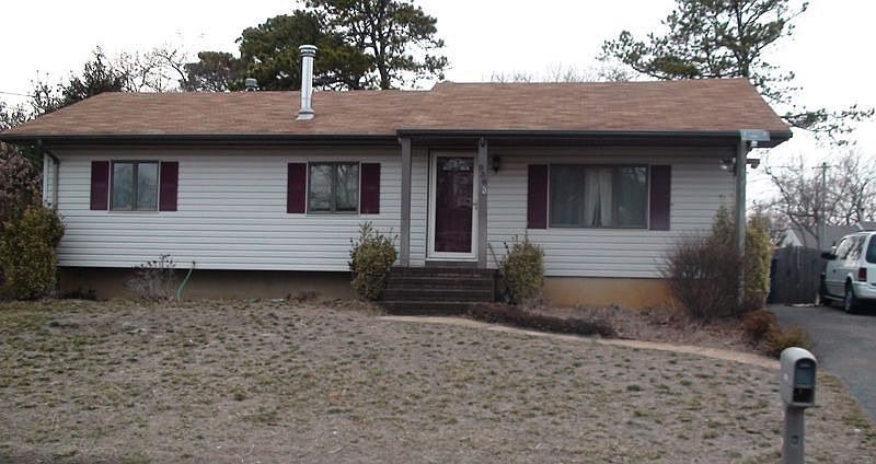 Extra wide lot and offstreet parking!