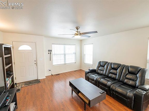 3rd image of 2083 Pinyon Jay Dr