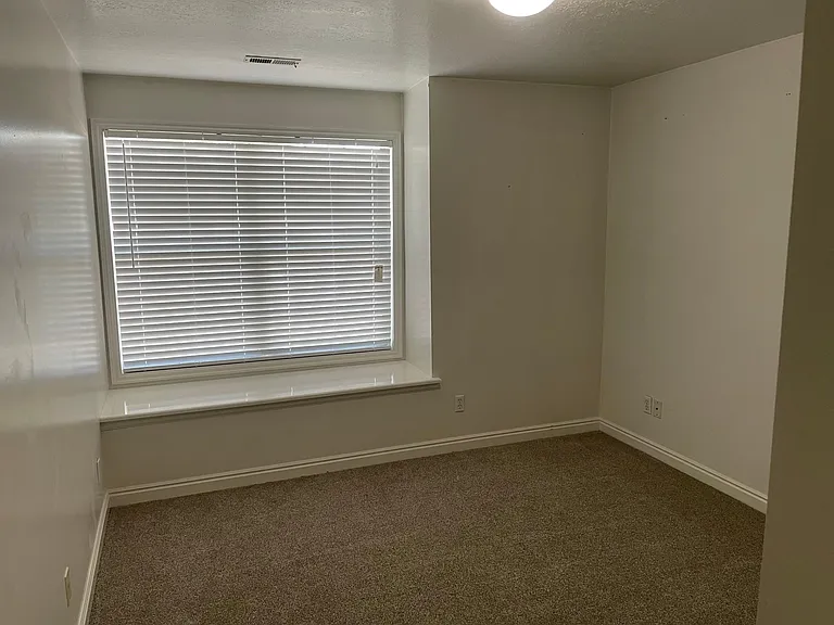 1860 E Jeremy Ct — Photo 9
