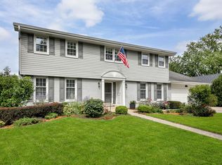 141 Shelley Ln, Wheaton, IL 60189