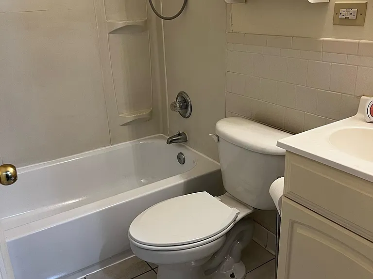 upstairs full bathroom