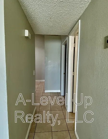 403 E Thoroughbred St — Photo 17