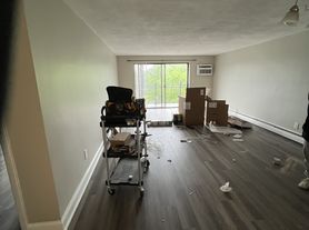 24 Whites Ave