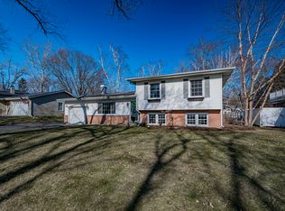 3S249 Cypress Dr, Glen Ellyn, IL 60137