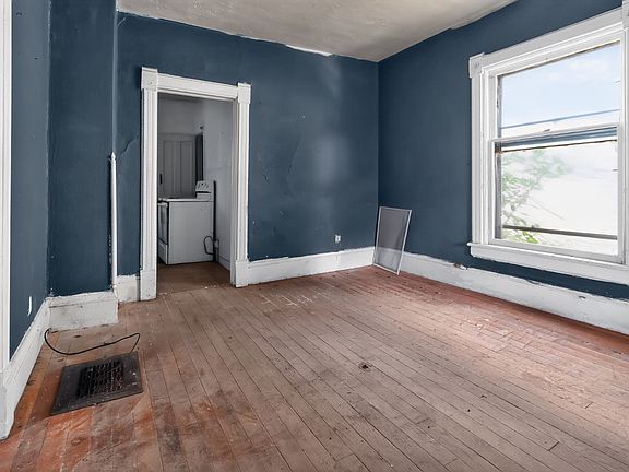 4th image of 610 3rd St