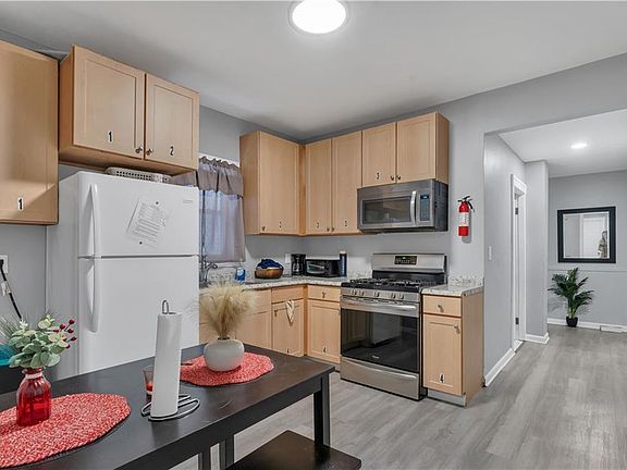 5th image of 38 Mitchell St