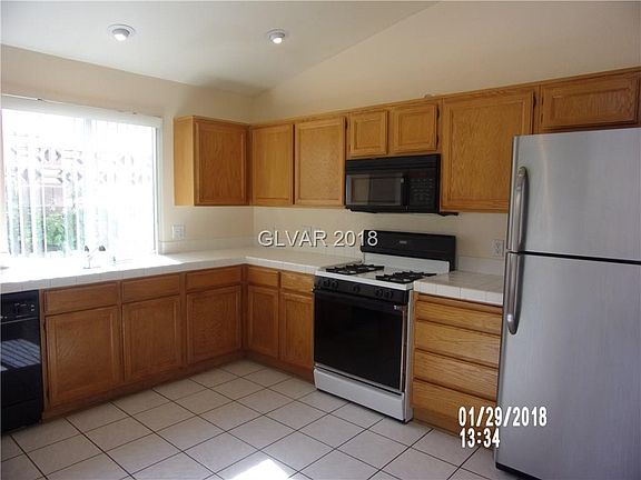3rd image of 1820 Cedar Bluffs Way
