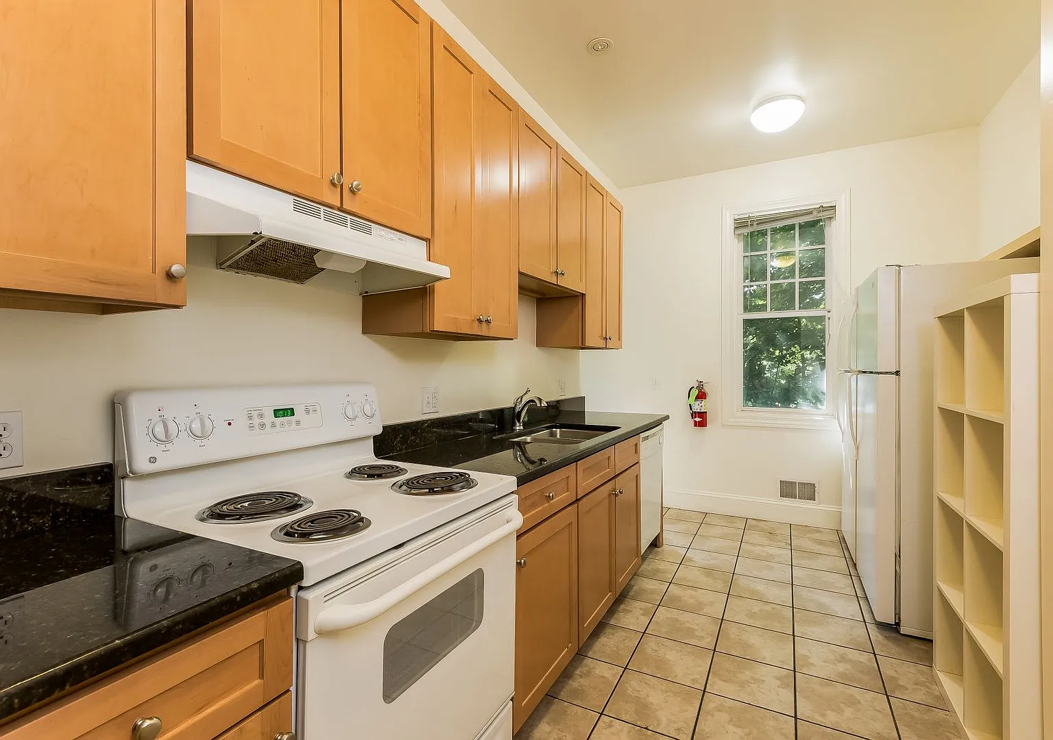 1616 Washtenaw Ave (034/038) — Photo 2