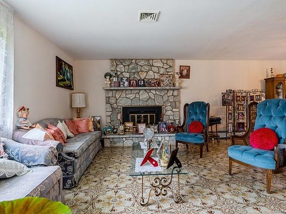3rd image of 21 Loscerbo Ln