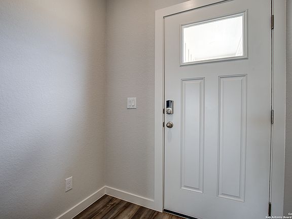 4th image of 768 Langston Lane