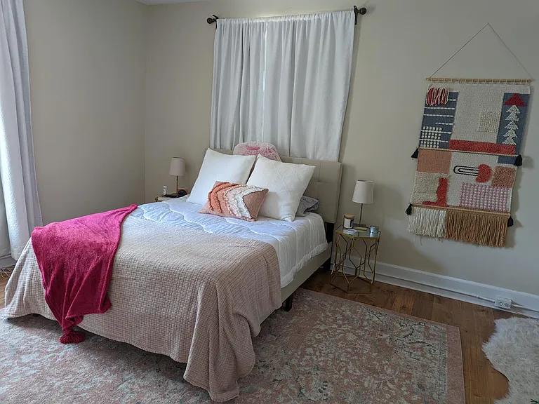 212 W Franklin St #202 — Photo 6