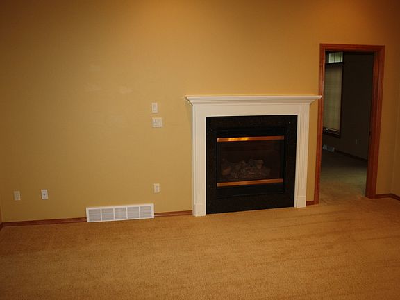 3-Living Room_04302014