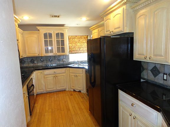 2nd image of 3502 Crownoaks Dr