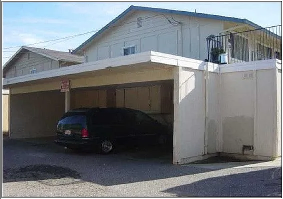 Building Photo - 1665 Merrill Dr #C