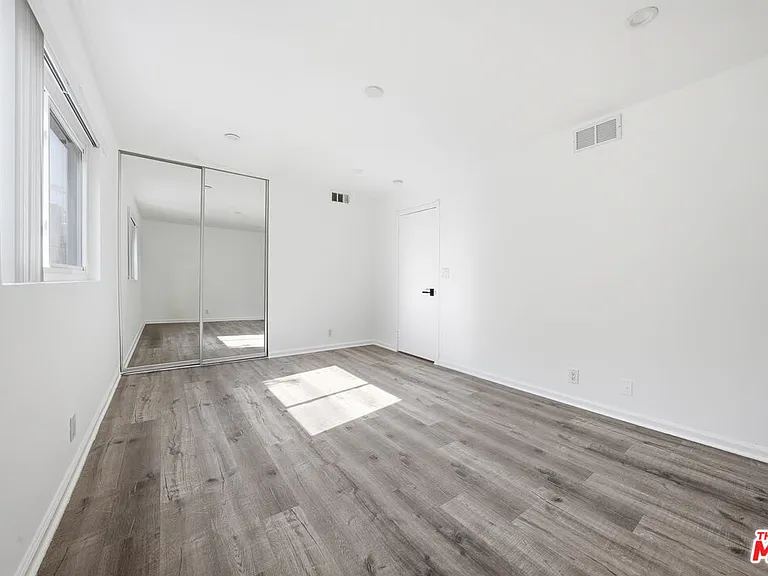 1037 N Vista St #206 — Photo 11