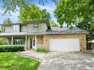 904 Prairie View Dr, West Des Moines, IA 50266