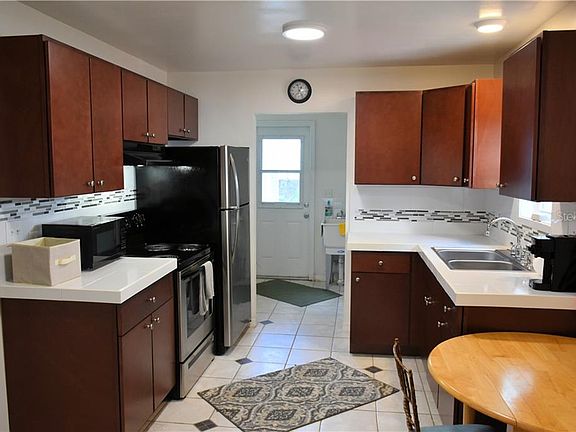 4th image of 1311 W Hiawatha St