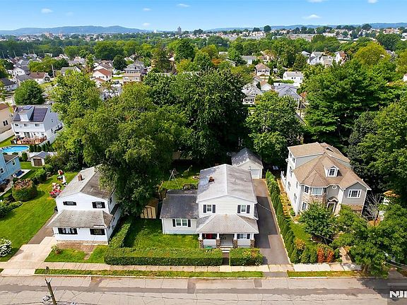 3rd image of 12-68 6th St