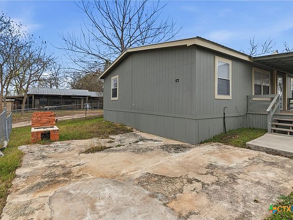 3rd image of 596 Canal Ln