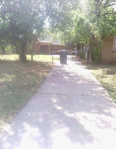 2nd image of 808 NE 25th St