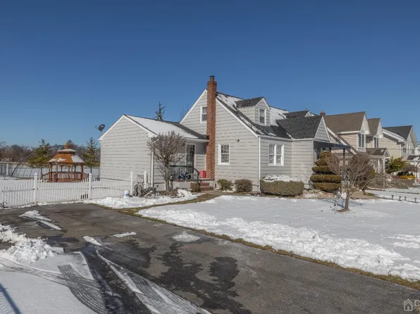 63 Bernard St, Carteret, NJ 07008