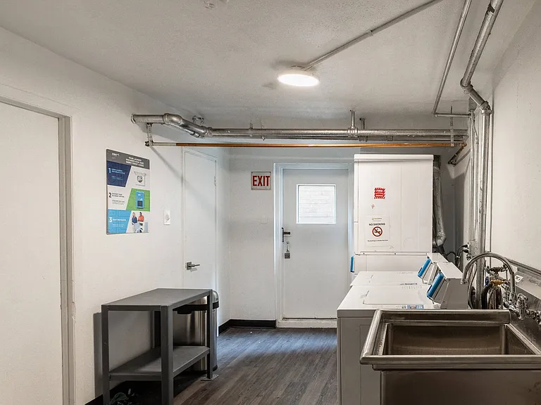 Belmore Apartments — Photo 8