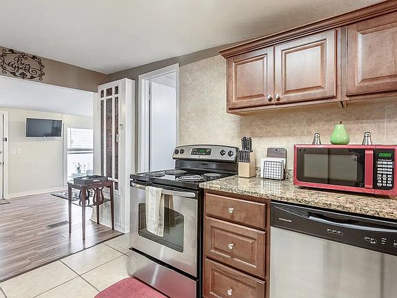5th image of 228 W Jean St #A